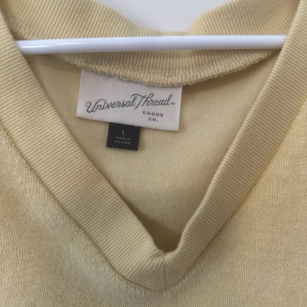 Universal Thread Women's Yellow V-Neck Crop Sleeveless Sweater